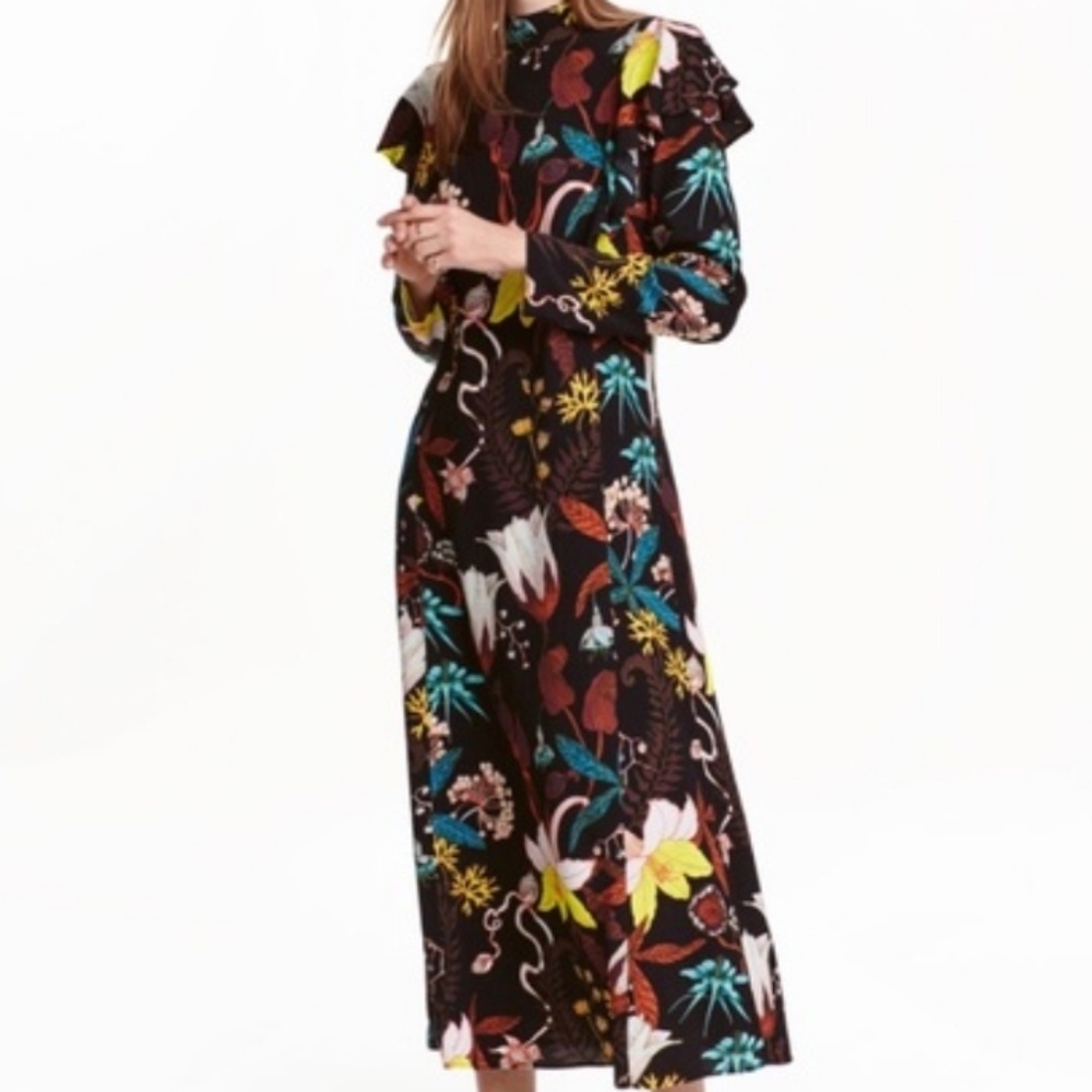 Dress w/ slit in the back